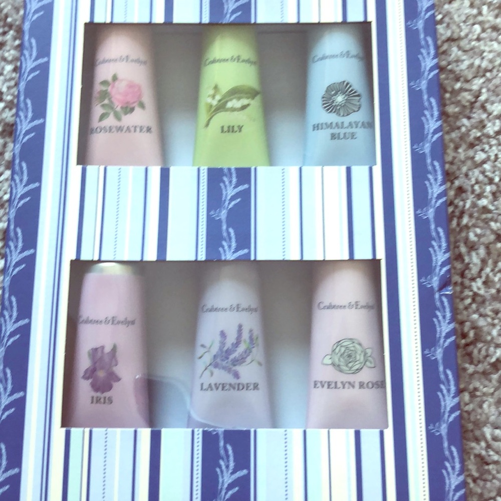 Crabtree and Evelyn hand lotion gift set NEW
